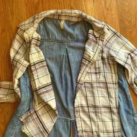 Free People Denim Chambray and Plaid Size XS Button Up Long Sleeve Shirt - Picture 4 of 9